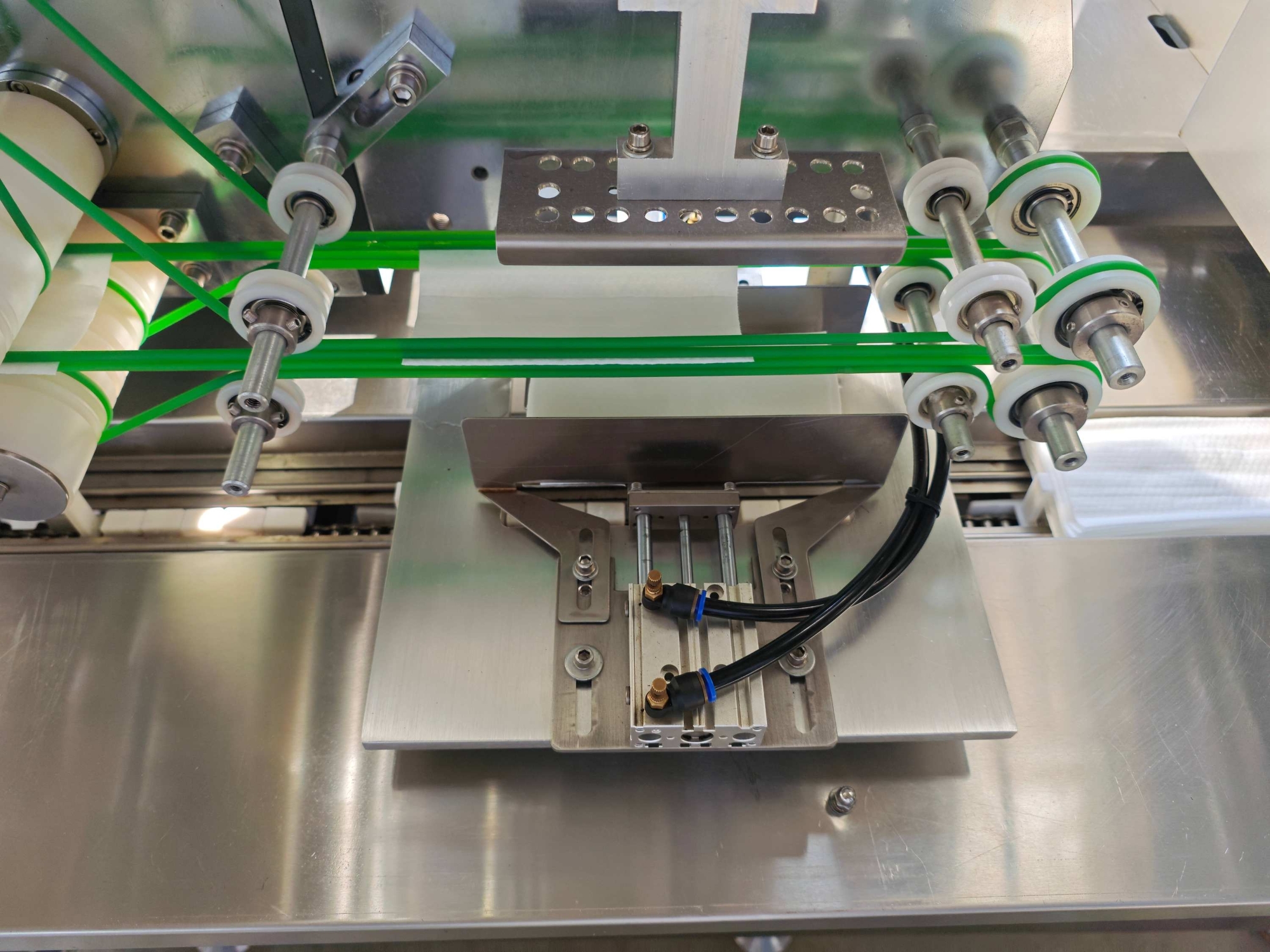 Full Automatic Tissue Manufacturing Equipment High Speed Baby Wet Wipes Production Line CE Certified Wet Wipes Making Machine