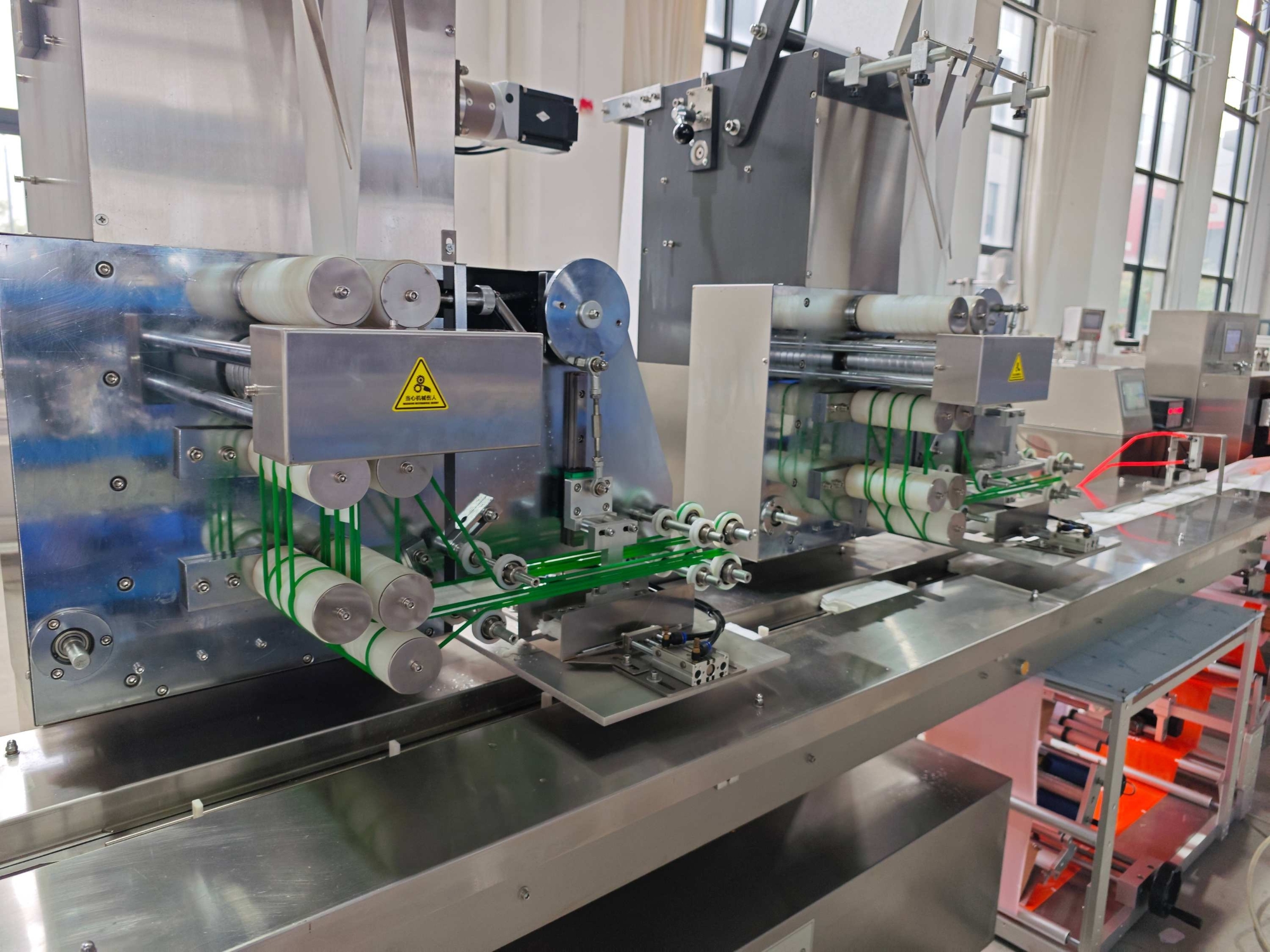 Full Automatic Tissue Manufacturing Equipment High Speed Baby Wet Wipes Production Line CE Certified Wet Wipes Making Machine